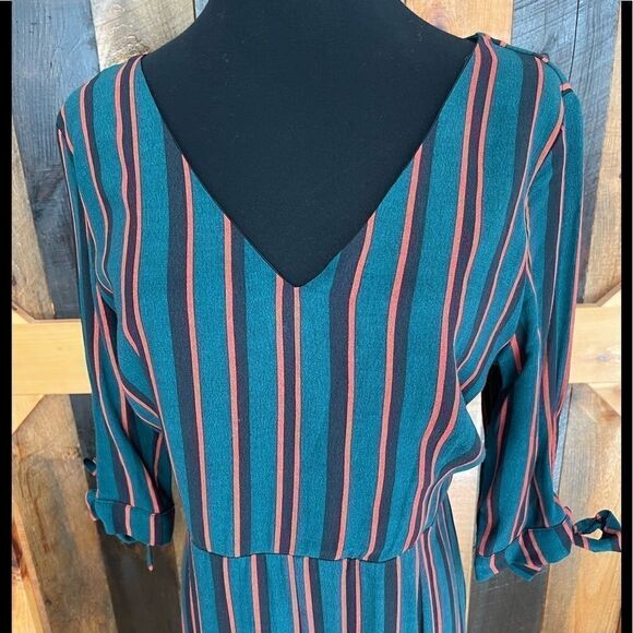 WILD Fable striped v neck jumpsuit with tie sleeves and back zipper, size M. - Picture 2 of 7